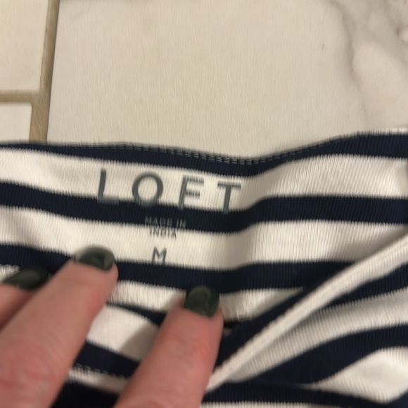 Loft Navy Striped Sleevelesss Top brand new - Picture 2 of 3